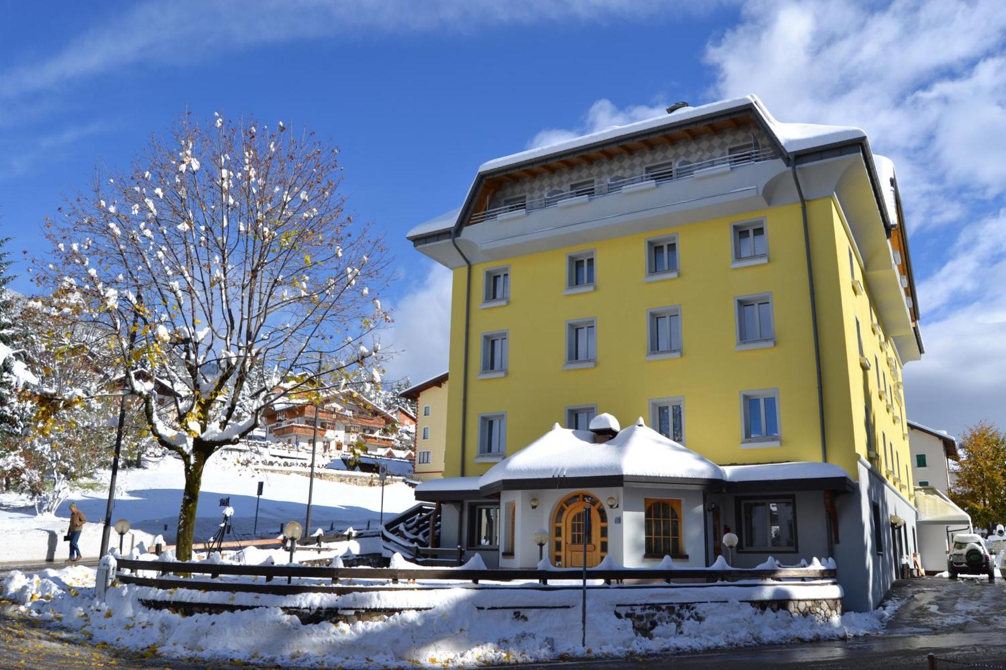 Hotel Vittoria Folgaria Esterno foto